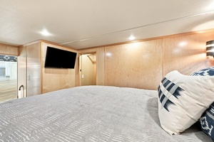 OFF DUTY 77ft Sumerset Yacht For Sale