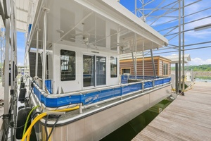 OFF DUTY 77ft Sumerset Yacht For Sale