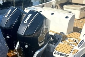 Divine Mer Sea 28ft Boston Whaler Yacht For Sale