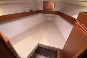 Frosty Pelican 31ft Beneteau Yacht For Sale