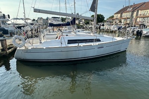 Frosty Pelican 31ft Beneteau Yacht For Sale