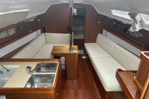 Frosty Pelican 31ft Beneteau Yacht For Sale