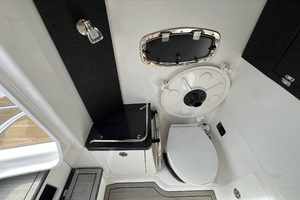 32ft Monterey Yacht For Sale