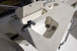 230 Vantage 23ft Boston Whaler Yacht For Sale