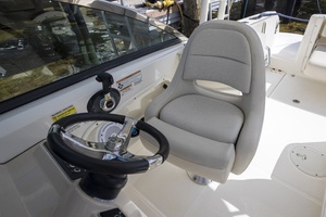 230 Vantage 23ft Boston Whaler Yacht For Sale