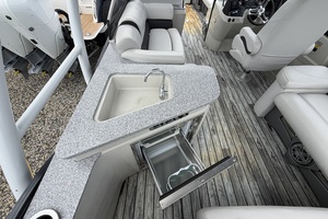 27ft Avalon Yacht For Sale