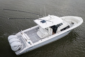 40FT (12.32M) PURSUIT Worth Avenue Yachts