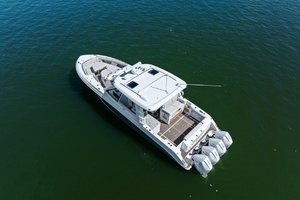 38FT (11.58M) BOSTON WHALER