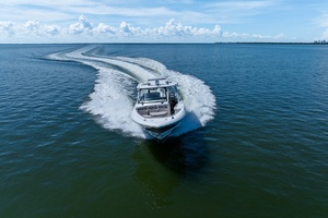 38FT (11.58M) BOSTON WHALER