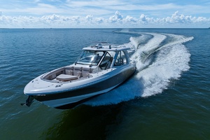 38FT (11.58M) BOSTON WHALER