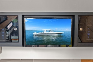 38FT (11.58M) BOSTON WHALER