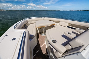 38FT (11.58M) BOSTON WHALER