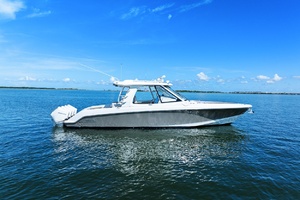 38FT (11.58M) BOSTON WHALER