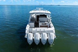 38FT (11.58M) BOSTON WHALER