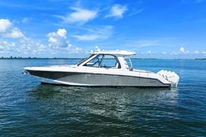 38FT (11.58M) BOSTON WHALER