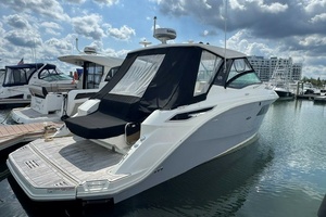 32ft Sea Ray Yacht For Sale