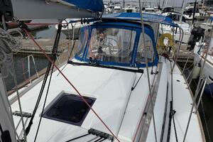 Layover 38ft Jeanneau Yacht For Sale