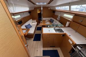 Layover 38ft Jeanneau Yacht For Sale