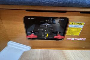 Layover 38ft Jeanneau Yacht For Sale