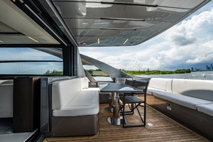 ON THE MOVE 83ft Pershing Yacht For Sale