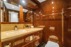 Guest Cabin Head