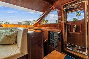 Galley Stbd Side Deck Door