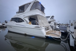 Knotty Dogs 52ft Silverton Yacht For Sale