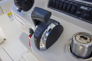 230 Outrage 23ft Boston Whaler Yacht For Sale
