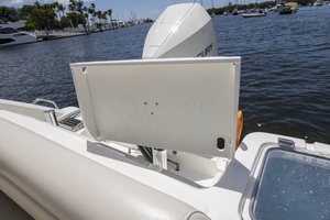 230 Outrage 23ft Boston Whaler Yacht For Sale
