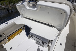 230 Outrage 23ft Boston Whaler Yacht For Sale