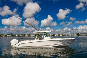 33' Boston Whaler 2024