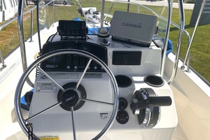 17ft Boston Whaler Yacht For Sale