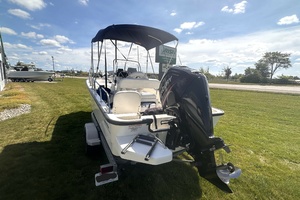 17ft Boston Whaler Yacht For Sale