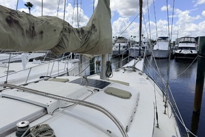 LONG SHOT 41ft Islander Yacht For Sale