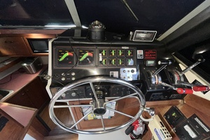 32ft Bayliner Yacht For Sale