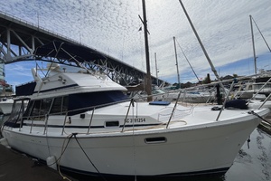 32ft Bayliner Yacht For Sale
