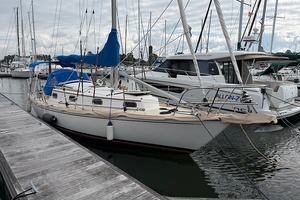 Petrel 30ft Cape Dory Yacht For Sale