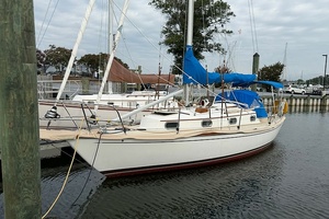 Petrel 30ft Cape Dory Yacht For Sale