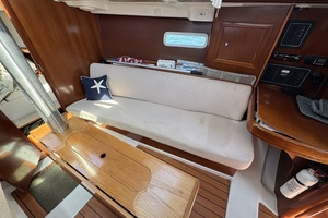 33ft Beneteau Yacht For Sale