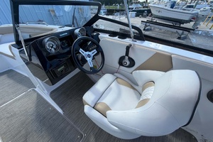 Wake N Lake 20ft Glastron Yacht For Sale