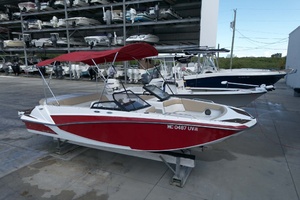 Wake N Lake 20ft Glastron Yacht For Sale