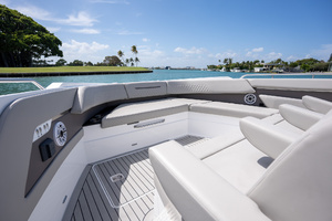50FT (15.24M) CRUISERS YACHTS