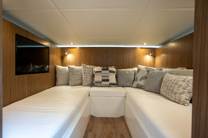 50FT (15.24M) CRUISERS YACHTS