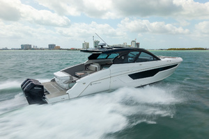 50FT (15.24M) CRUISERS YACHTS Worth Avenue Yachts