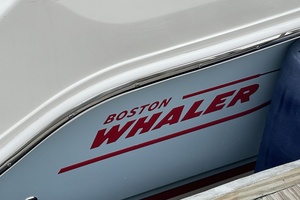 24ft Boston Whaler Yacht For Sale
