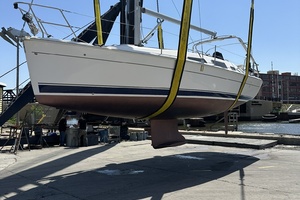 Chrisalyss 33ft Hunter Yacht For Sale