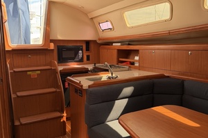 Chrisalyss 33ft Hunter Yacht For Sale