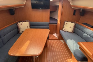 Chrisalyss 33ft Hunter Yacht For Sale