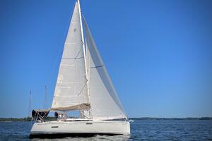 Polaris 37ft Jeanneau Yacht For Sale