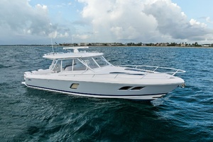 T T BURNIN DAYLIGHT 40ft Intrepid Yacht For Sale